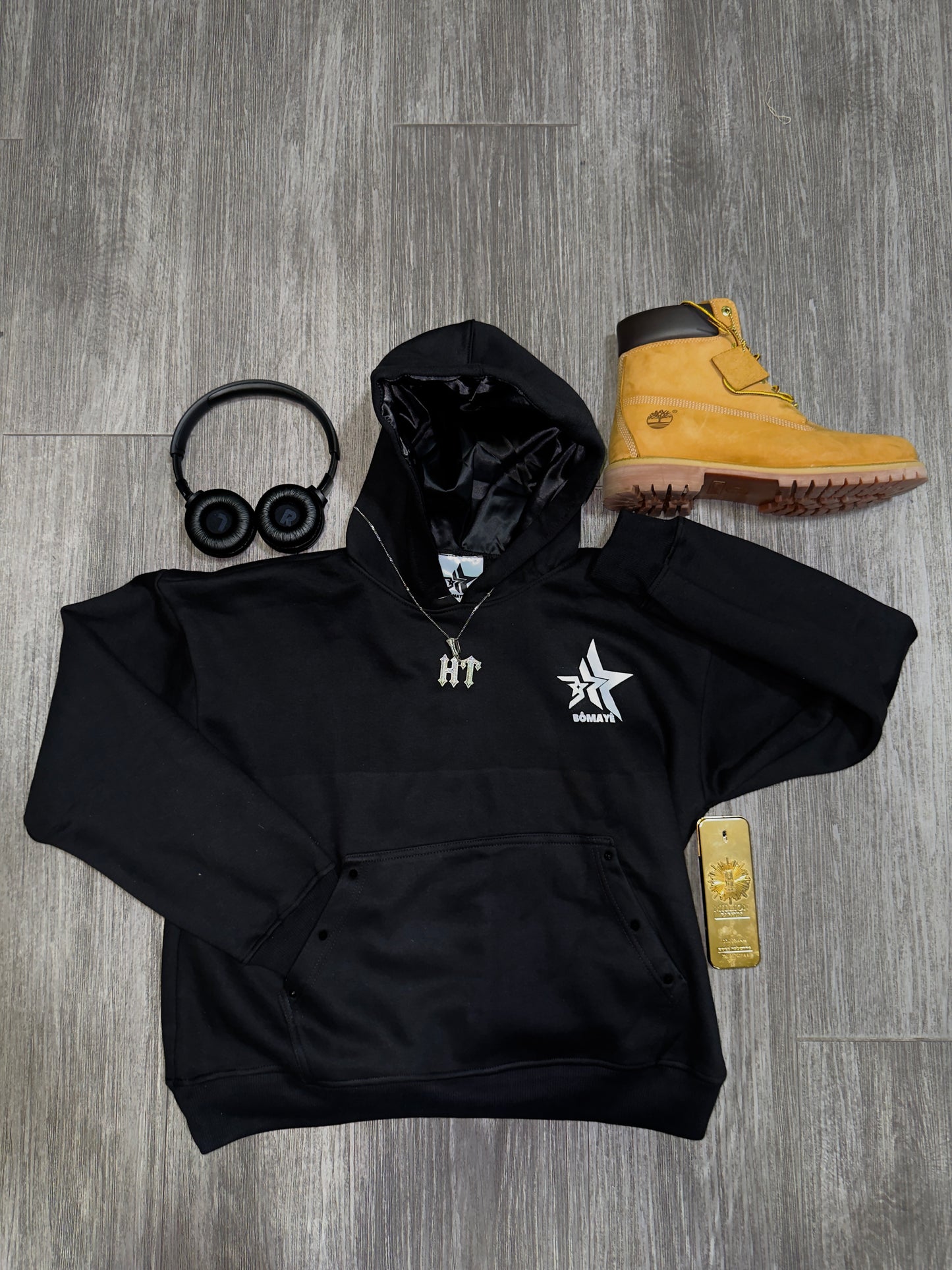 ESSENTIAL BLACK HOODIE