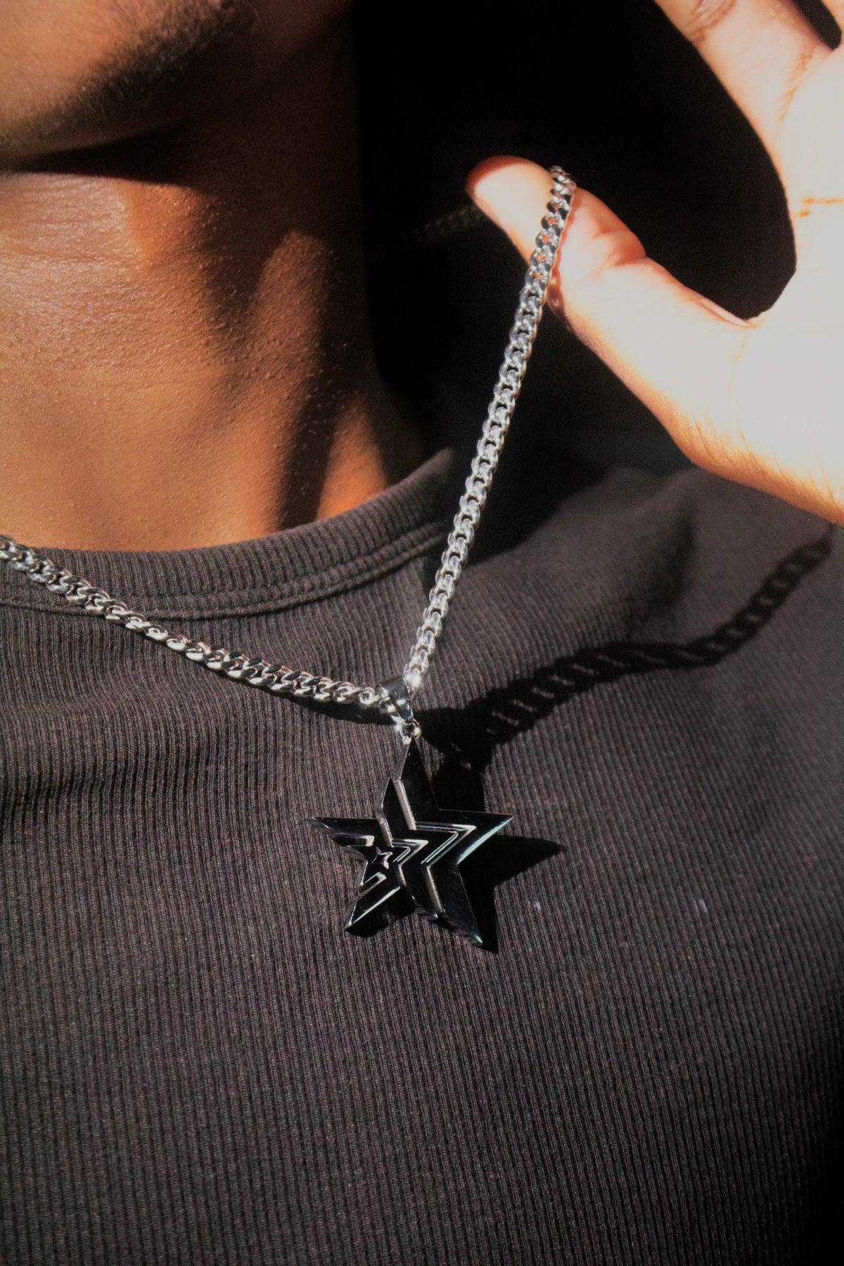 THE OUTSHINE CHAIN